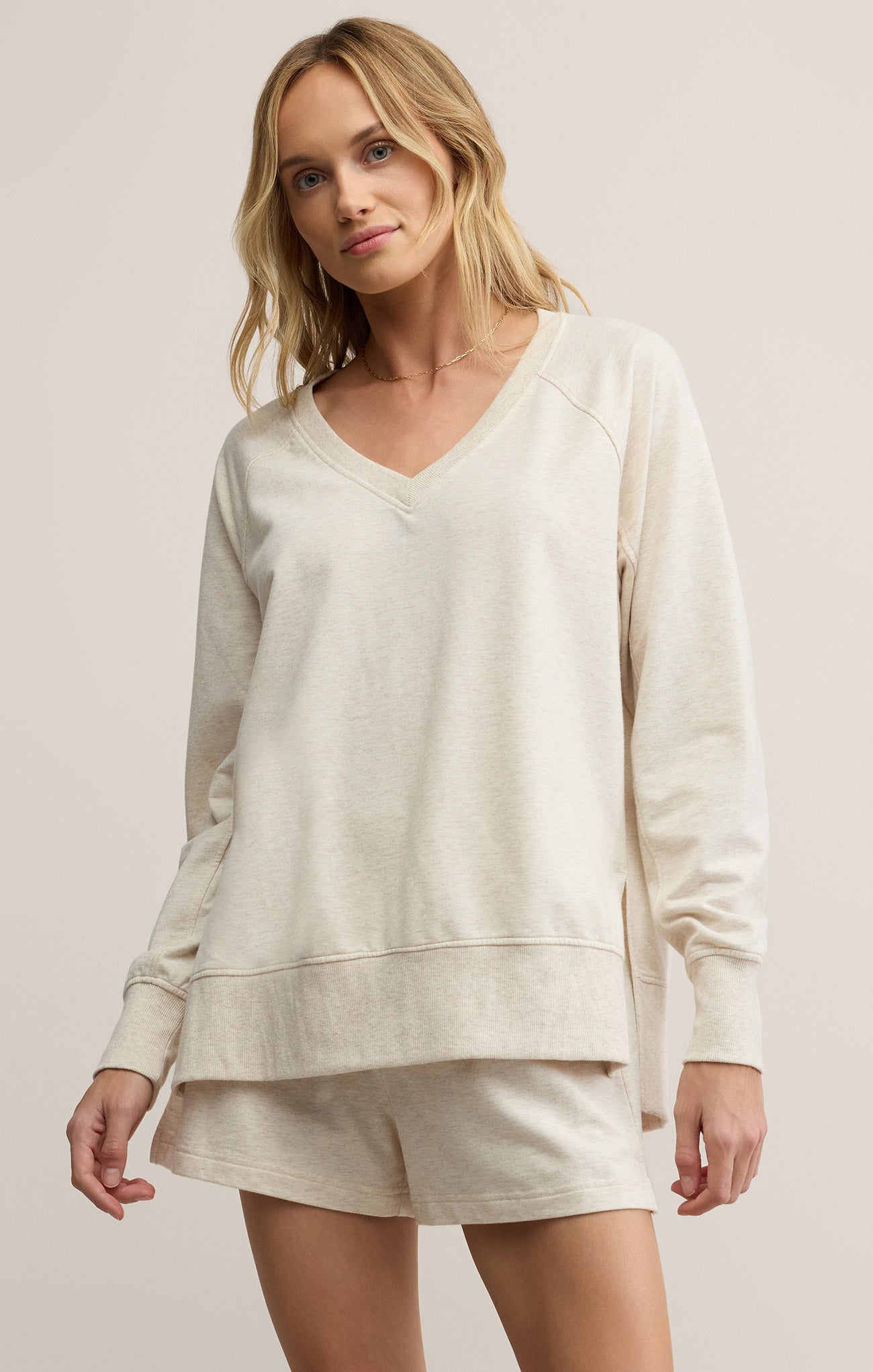 WEEKENDER V NECK