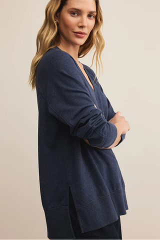 WEEKENDER V NECK