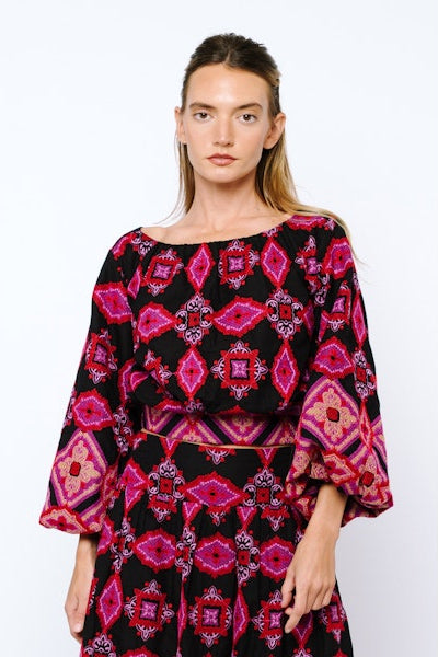 EMBROIDERED BALLON SLEEVE TOP