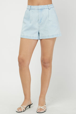 A pair of high-waisted pleated light denim shorts STMT BOUTIQUE 