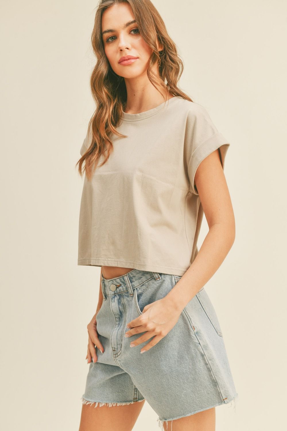ROUND NECK CUFFED SLEEVE TOP