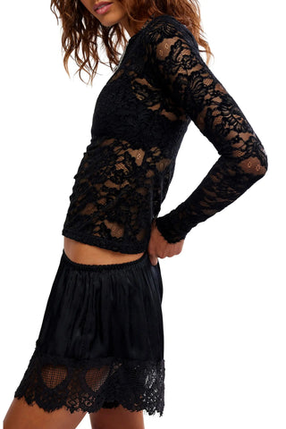 RAISING EYEBROWS LACE TOP