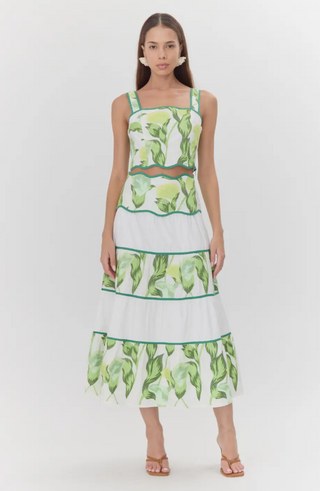 A floral print crop top with scallop edges, sleeveless design STMT BOUTIQUE 