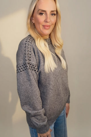 THE SLATE COZY MINIMALIST SWEATER