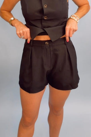 PLEATED SHORTS WITH ELASTIC WAIST