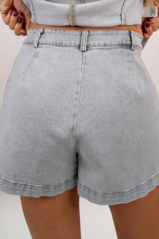 HIGH-WAISTED PLEATED SHORTS