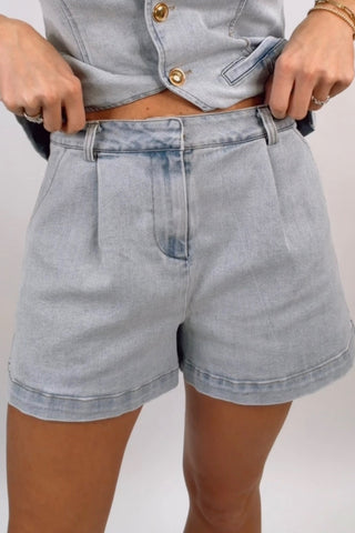 HIGH-WAISTED PLEATED SHORTS