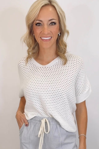 MESH V-NECK SLEEVELESSS KNIT TOP