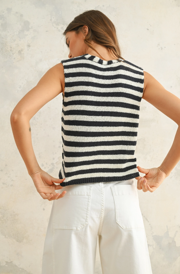 LIGHT WEIGHT HOOK AND EYE CLOSURE STRIPED VEST