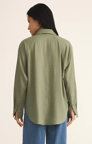 Chic vacation styling with the perfect linen top