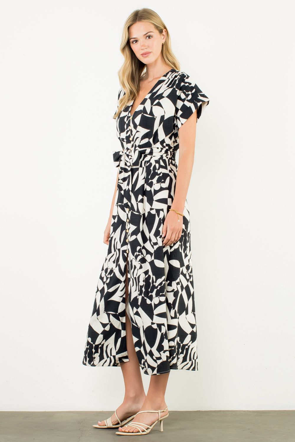 short sleeve button up dress front view chic summer style
