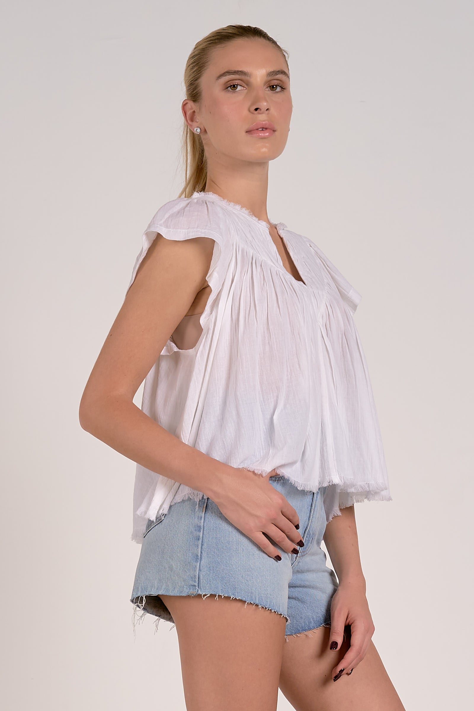 FLOWY RUFFLED SLEEVE BLOUSE